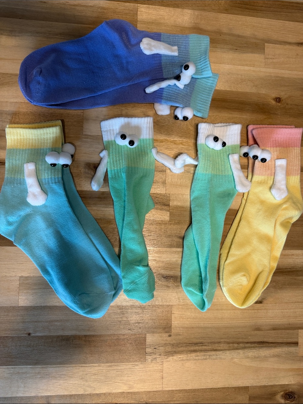 Hand Holding Socks! 4pairs NWOT